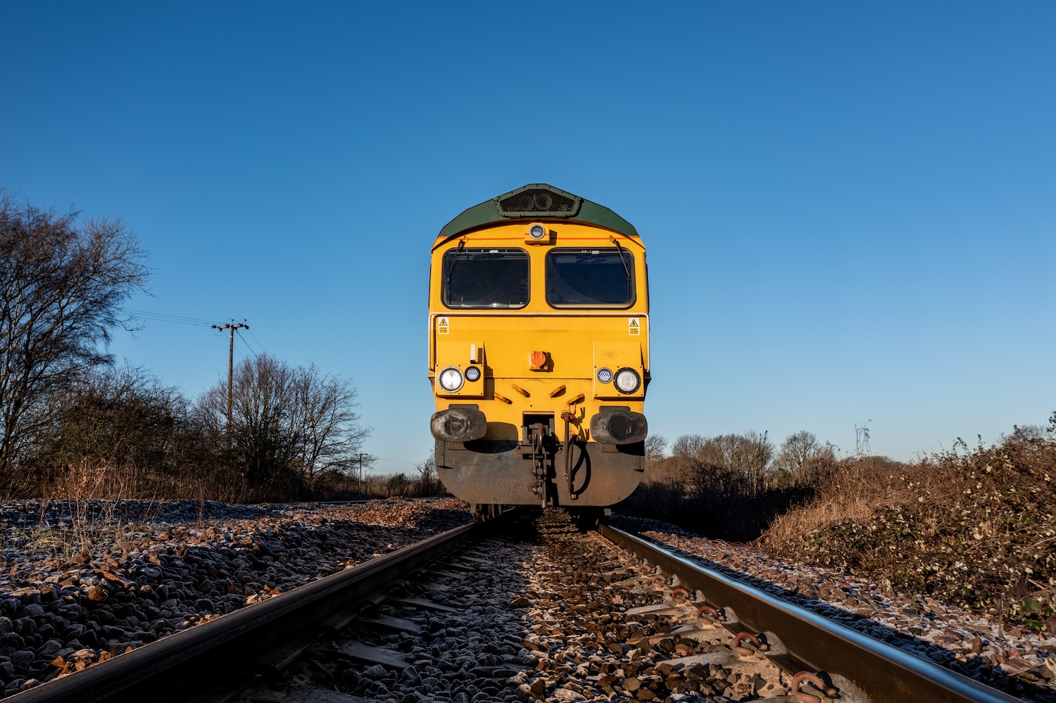 A train coming down the tracks