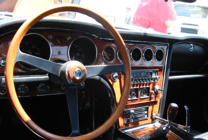 10 Forgotten Car Dashboards That Deserve A Comeback
