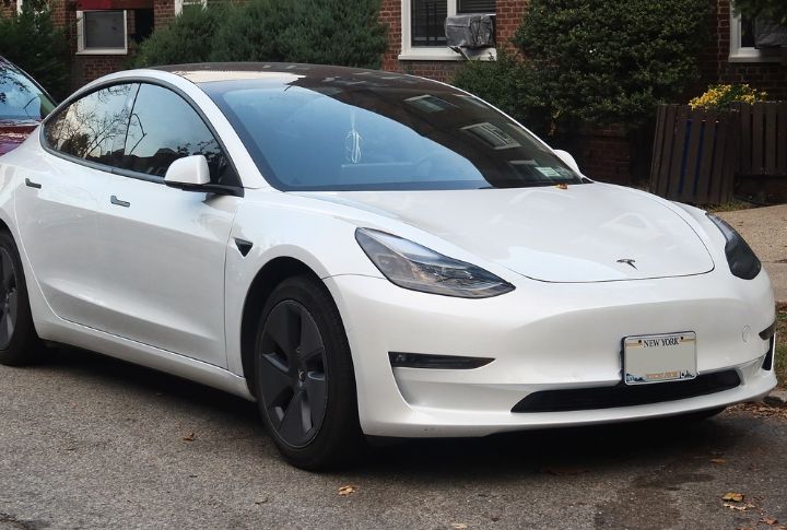 Tesla Model 3 Performance (2018–2021) 
