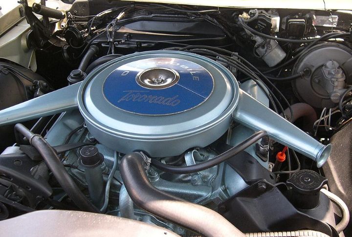 Dual-Snorkel Air Cleaner For Improved Performance