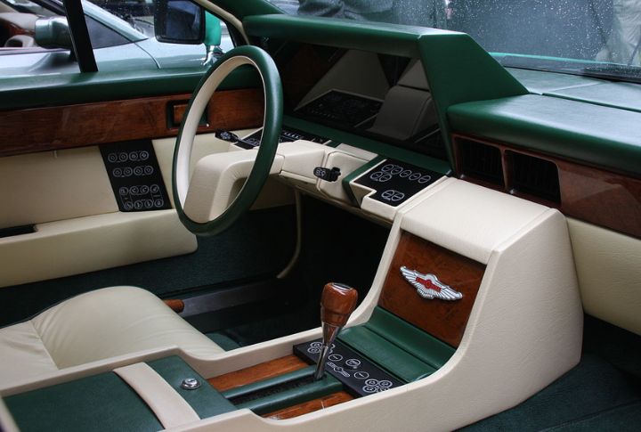 Aston Martin Lagonda (1976–1990)