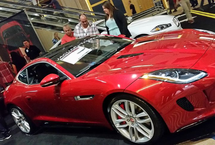 Jaguar F-Type R Coupe (2015–2017)
