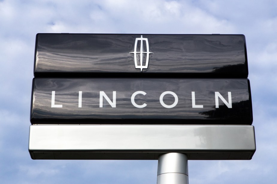 Lincoln dealership offering Chinese-built Nautilus lease deals