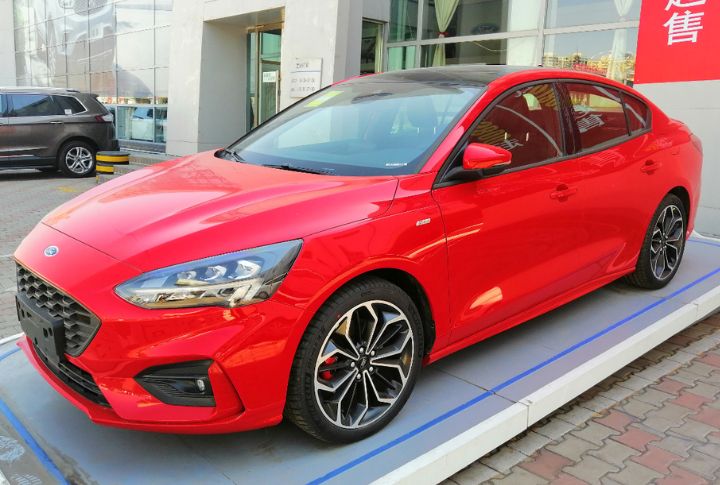 Ford Focus ST Sedan (Manual, Export)
