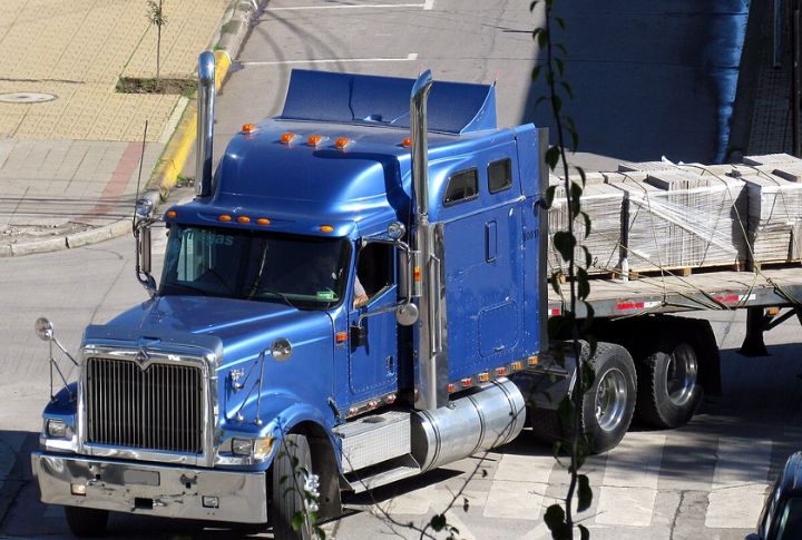 Navistar 9900i With Twin Cargo Tanks