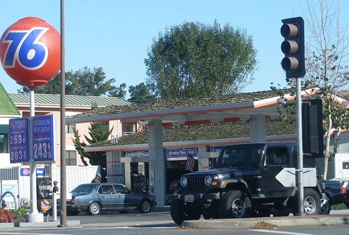 Union 76 Station, California