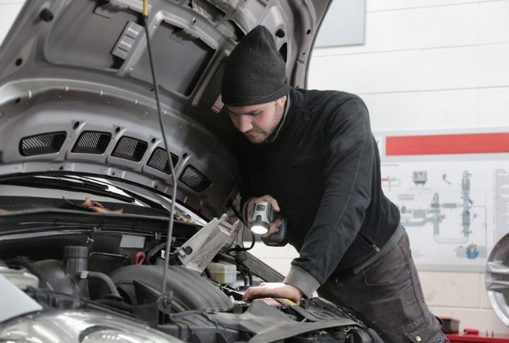 10 Car Stinks That Could Be More Serious Than You Think