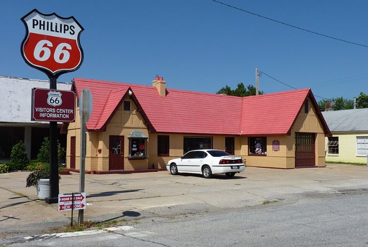 Baxter Springs Independent Oil and Gas Service Station – Baxter Springs, Kansas