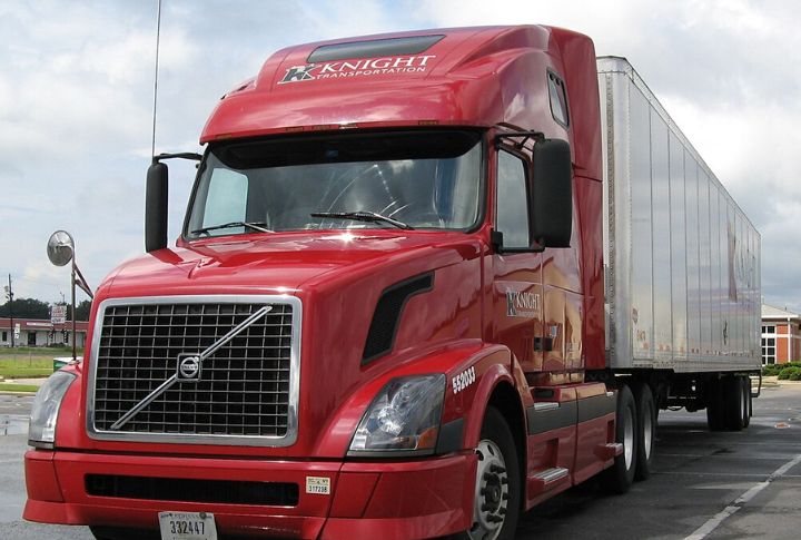 Volvo VNX 740 With Extended Lowboy 