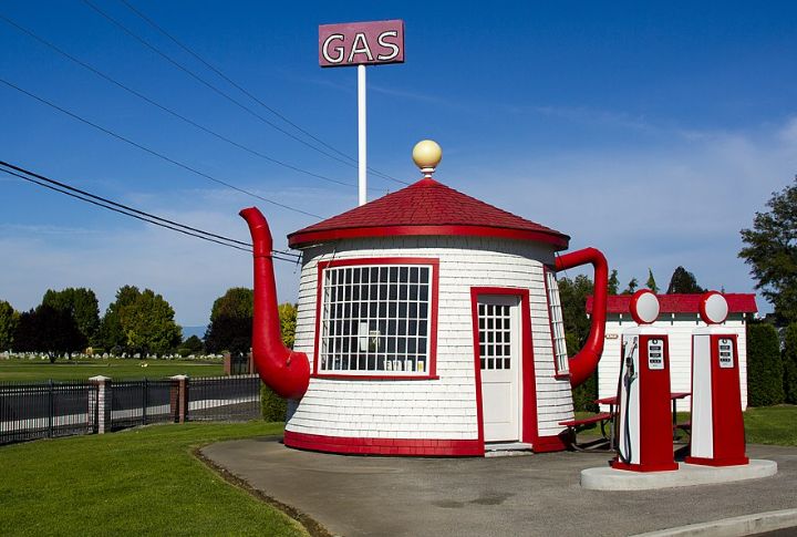 Teapot Dome Service Station: Zillah, Washington