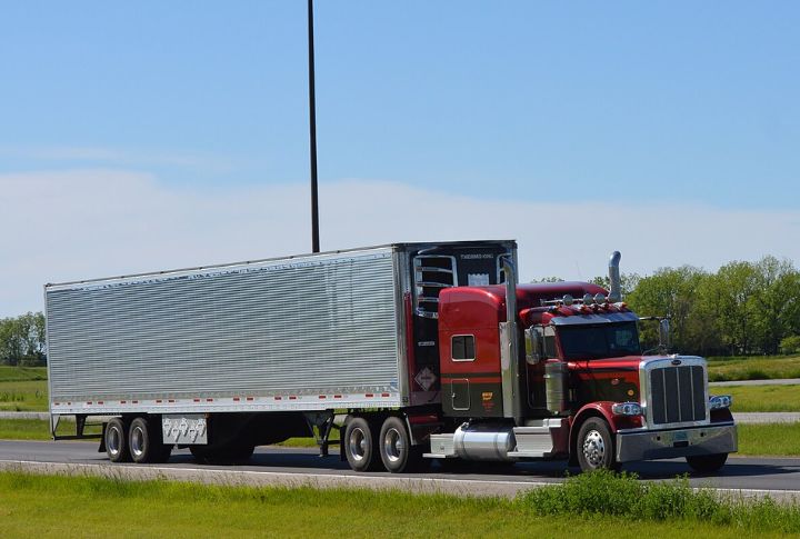 Peterbilt 389 With Triple Flatbeds