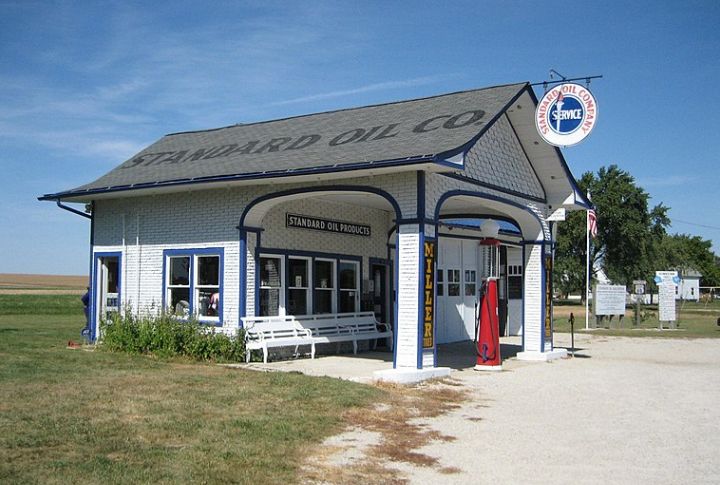 Standard Oil Gasoline Station: Odell, Illinois