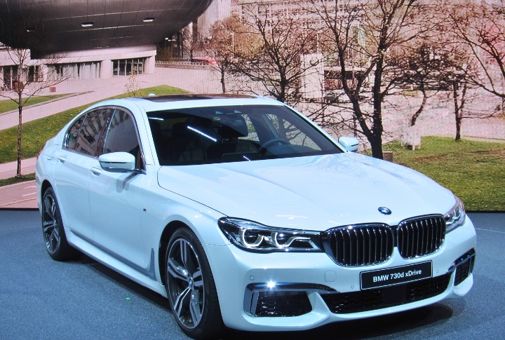 BMW 7 Series: 2009–2015