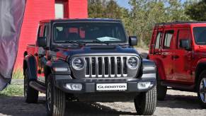 A Jeep Gladiator, like the one a mechanic team had to fix with a new engine.