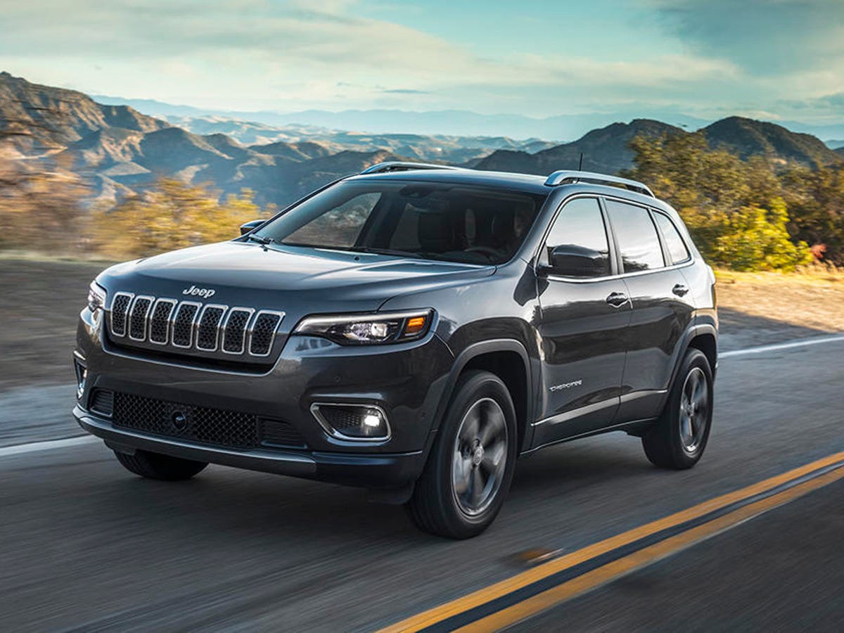 The 2019 Jeep Cherokee on the road