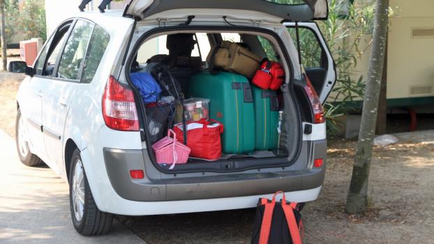 Car stolen with wedding dress inside, bride-to-be chases thief down herself