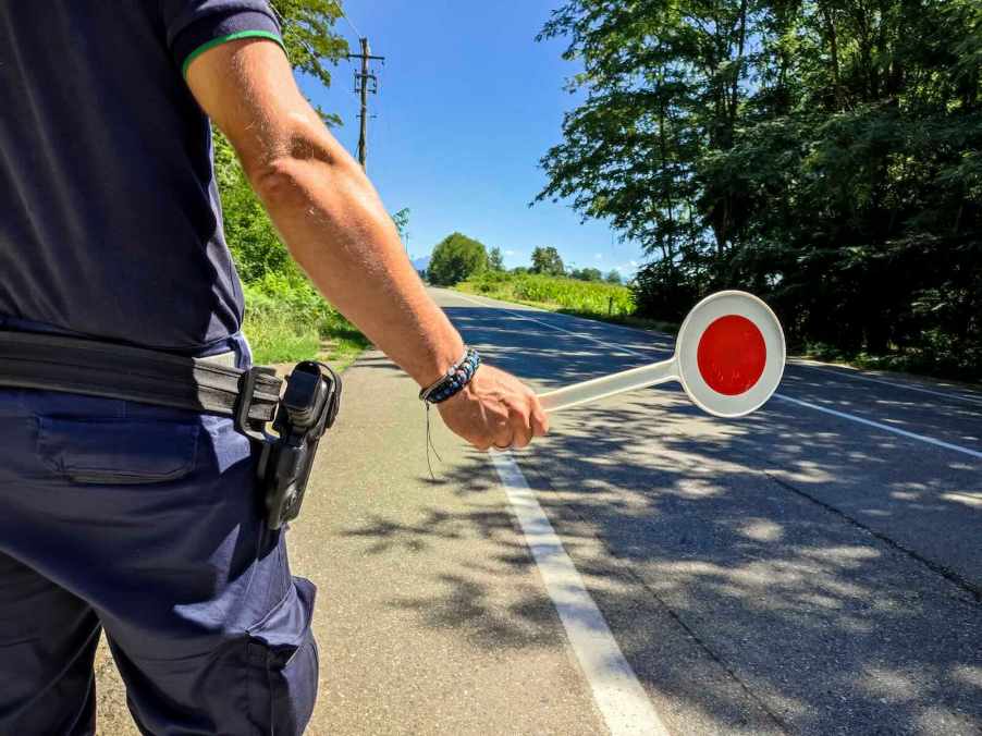 Policeman tracks traffic to set 85% speed limit on a rural road.
