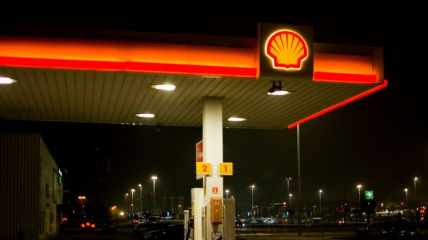 Suspect successfully refuels during a high-speed chase