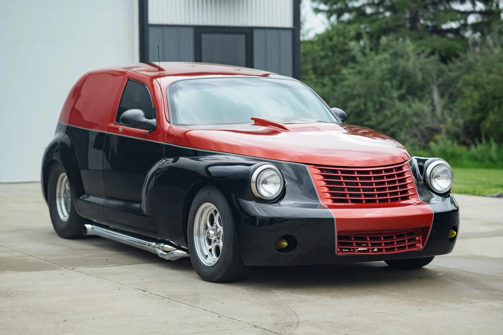 A custom V8-powered 2001 Chrysler PT Cruiser for sale on BaT. 