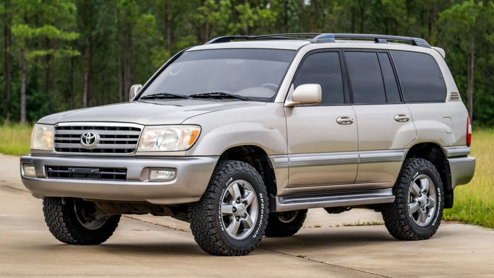 A champagne-colored 2006 Toyota Land Cruiser UZJ100 parked in left front angle view