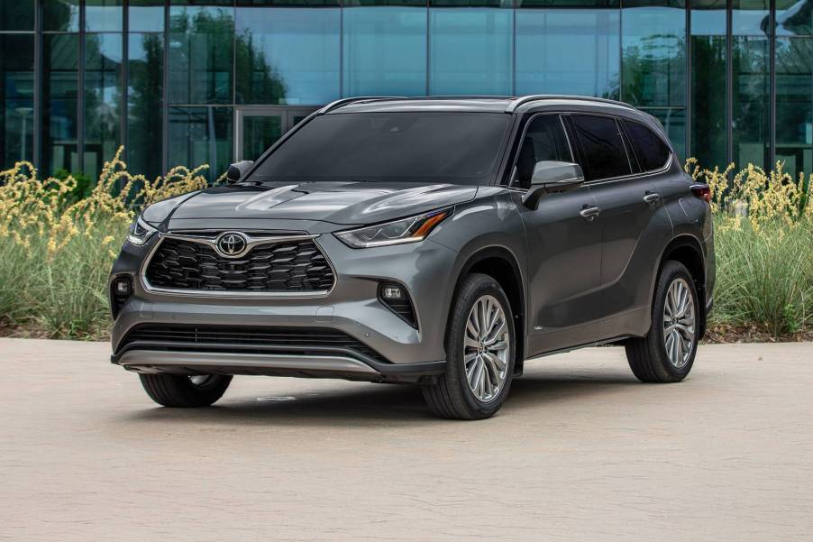 The 2025 Toyota Highlander in the city