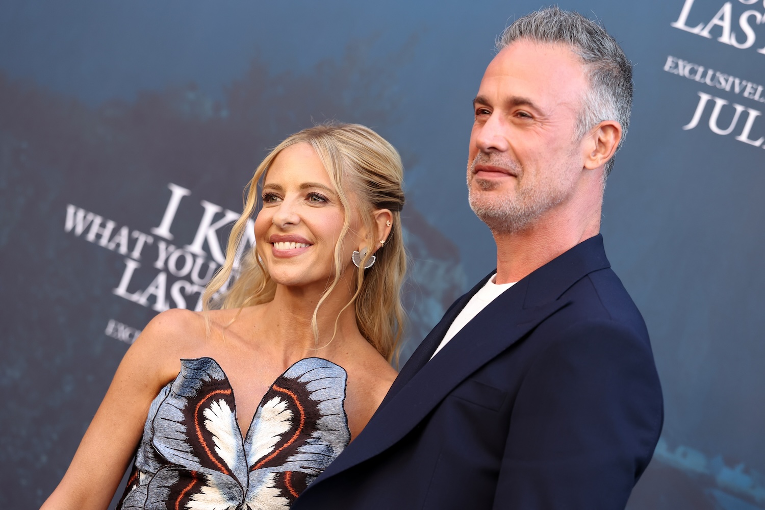 Sarah Michelle Gellar and Freddie Prince Jr. on the read carpet.