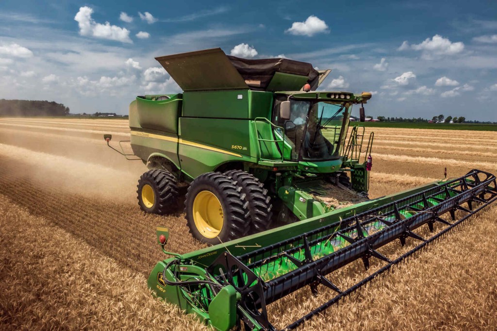 A John Deere S670 combine running in a field