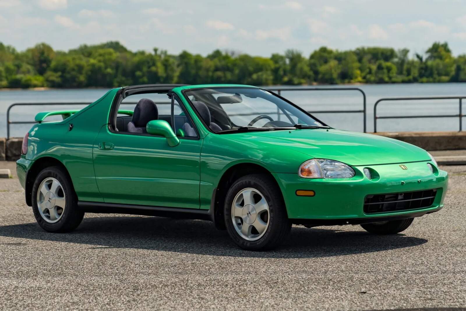 A green 1993 Honda Civic Del Sol Si 5-Speed parked in right front angle view