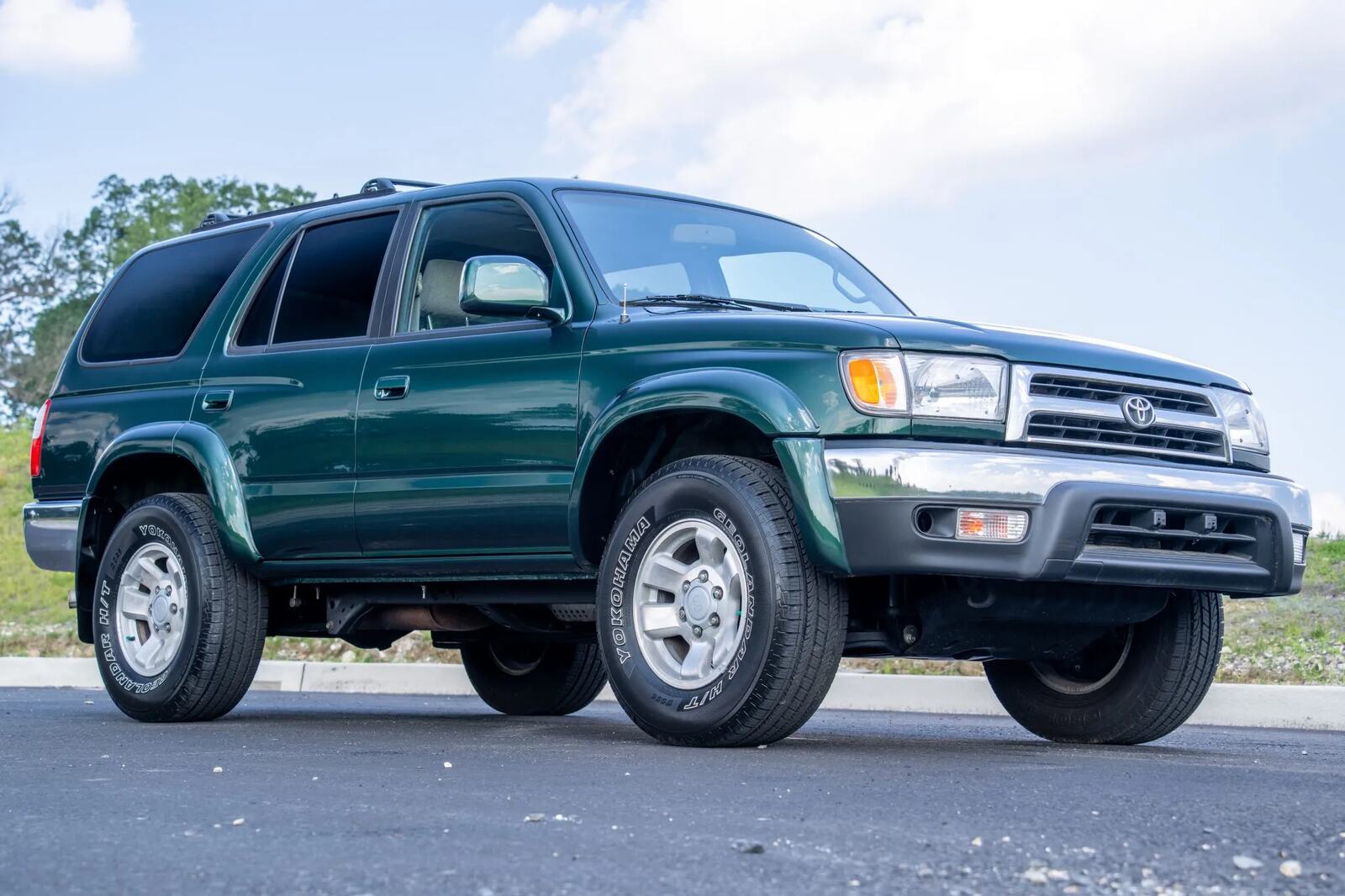 A green 2000 Toyota 4Runner SR5 parked in low right front angle view