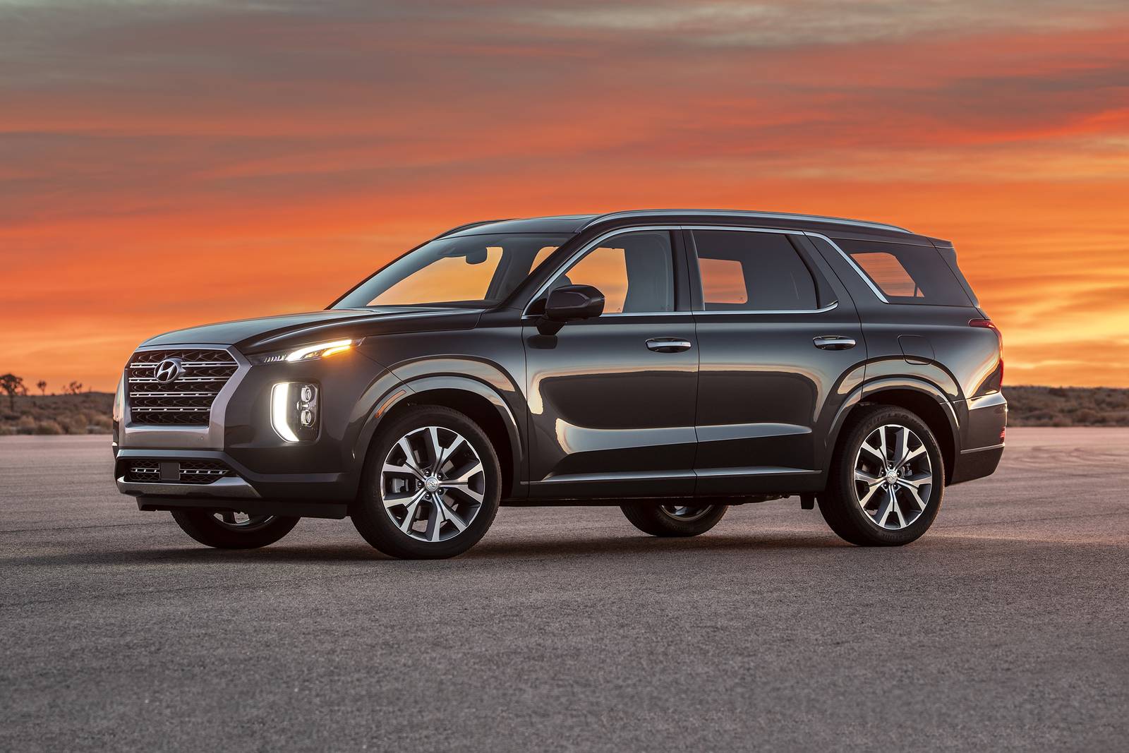 The 2022 Hyundai Palisade at dusk