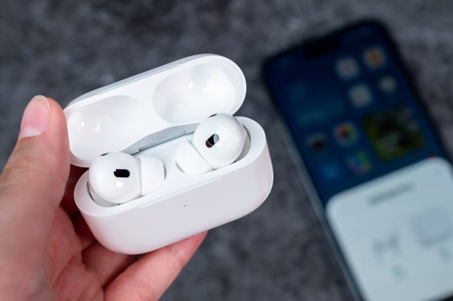A Florida man used AirPods to try and track a woman's car.