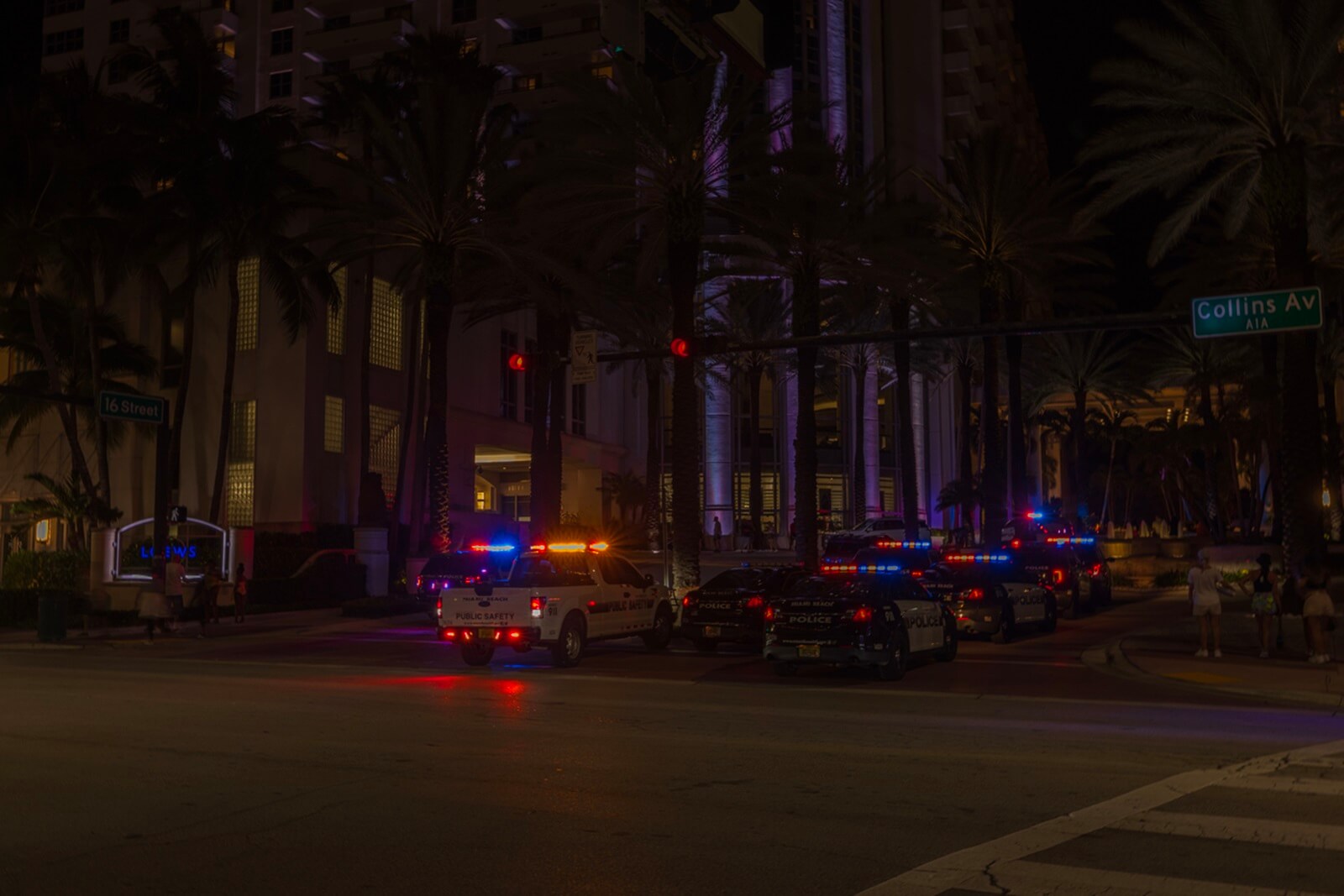 An image shows Florida police responding to a drug bust after a failed traffic stop.