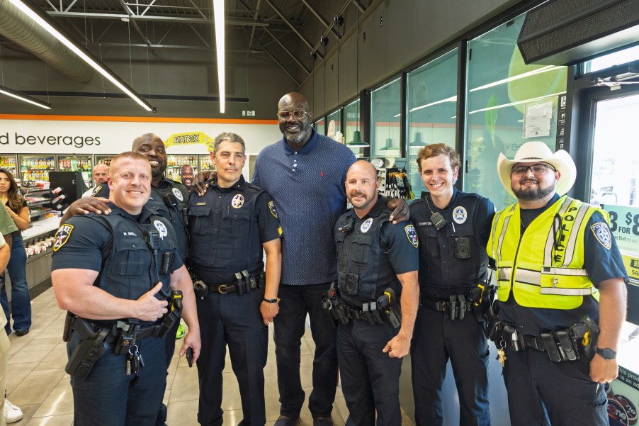 Shaq with police officers