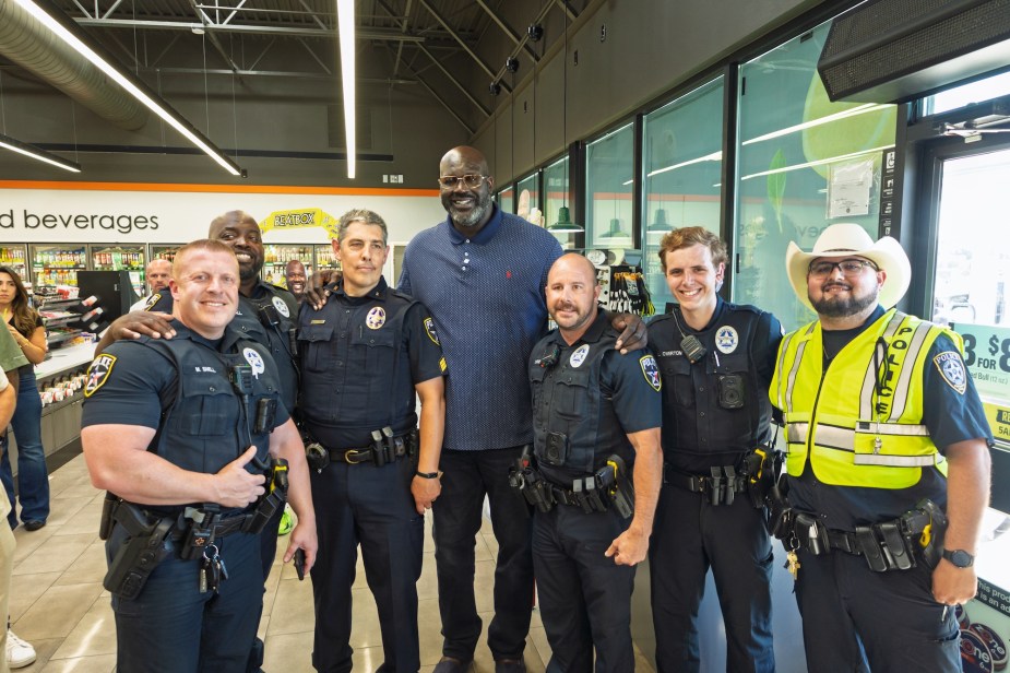 Shaq with police officers