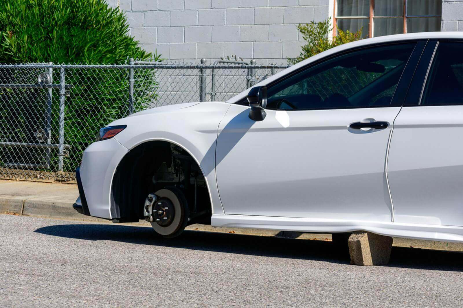 A crew of thieves is behind bars after Miami-Dade authorities arrested them for dozens of cases of stealing wheels and tires from parked cars.