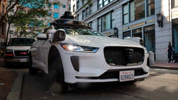Police Stop Self-Driving Taxi for Illegal U-Turn, Google Just Gets a ‘Notice’