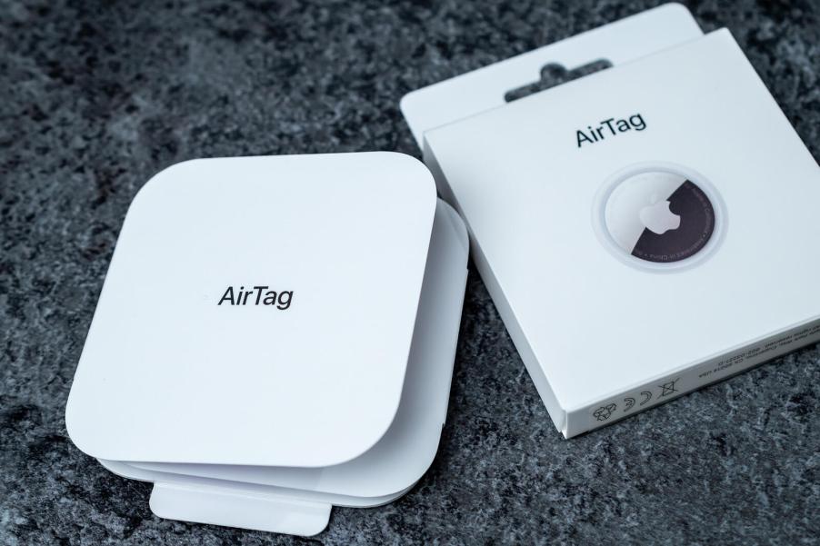 Apple AirTag packaging