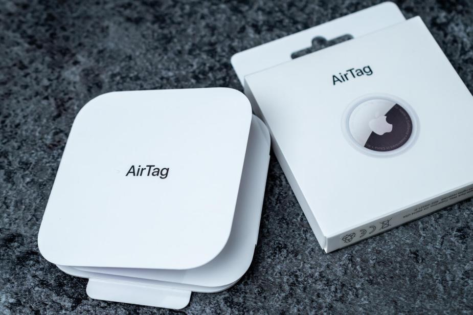 Apple AirTag packaging