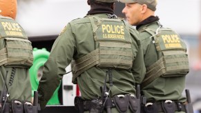 customs-border-protection-officers