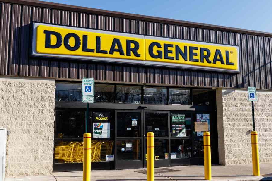 A Dollar General storefront