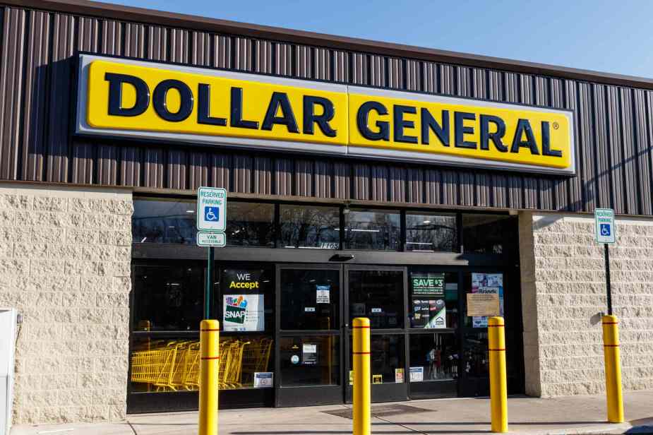 A Dollar General storefront