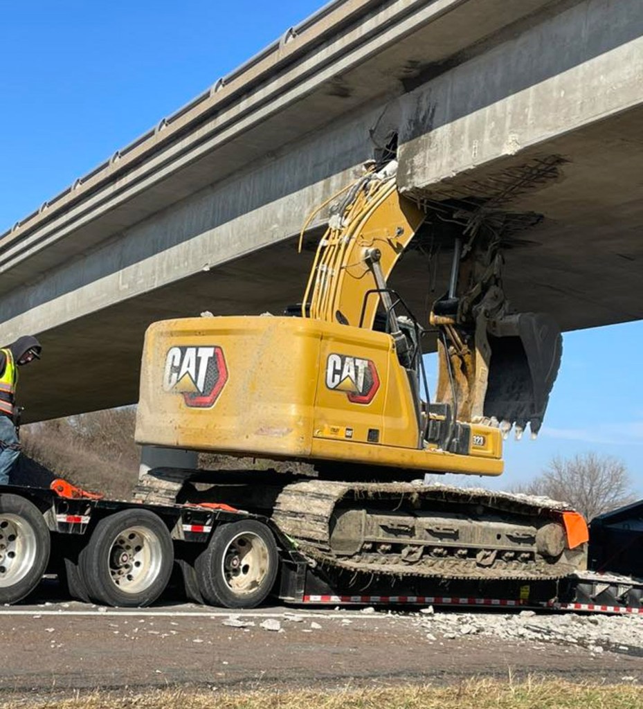 semi-bridge-excavator-kansas-hole-road