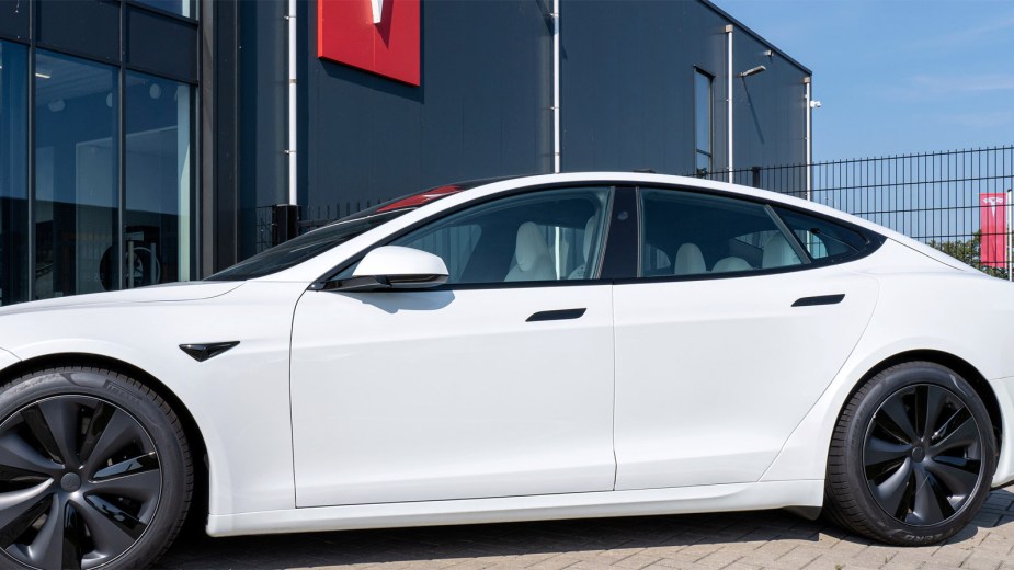 tesla-model-s-doors