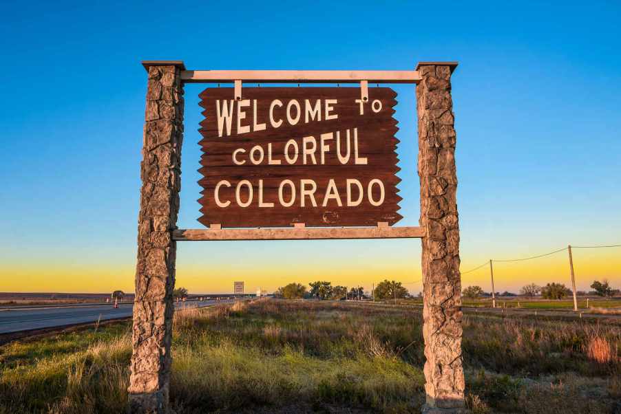 'Welcome to Colorful Colorado' road sign
