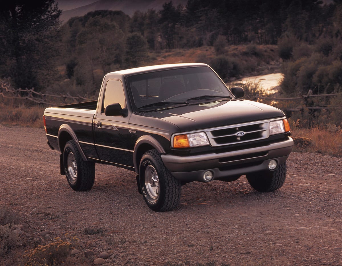 [Watch] Old Ford Ranger Heroically Tows Semi-Truck to Safety