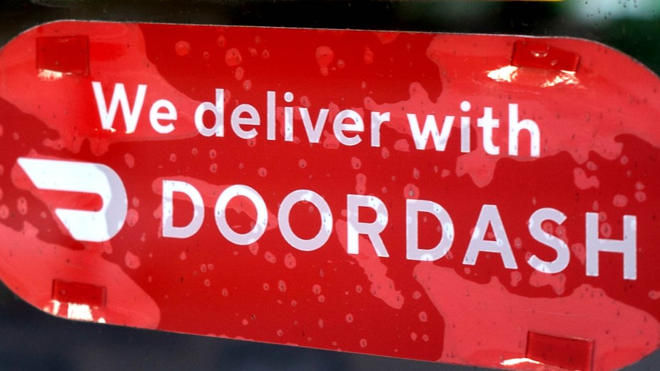 DoorDash-Delivery-Services-sign
