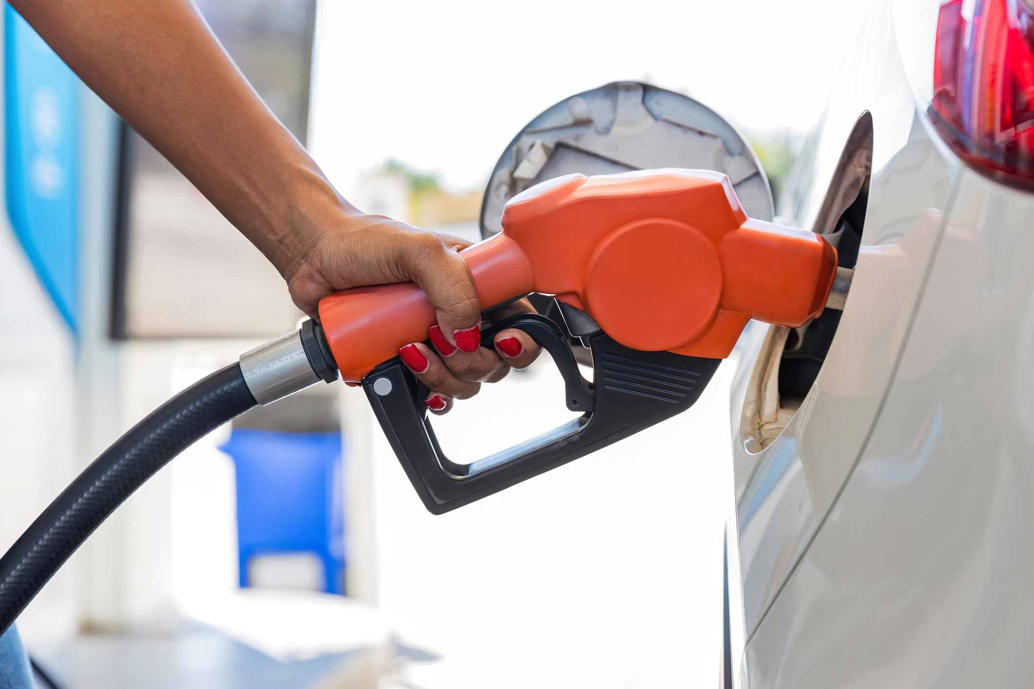 A woman putting gas in her car