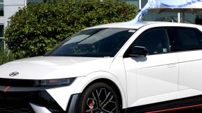 Hyundai-Ioniq-5-water-bottle