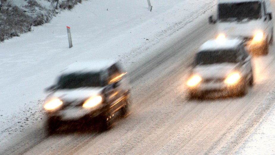 cars-driving-on-highway-in-snow
