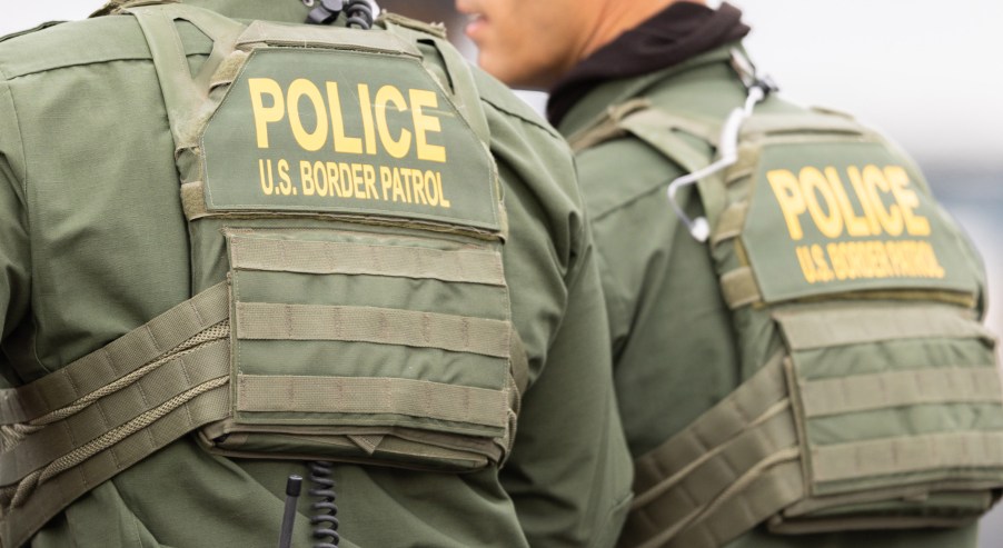 us-customs-border-protection-agents